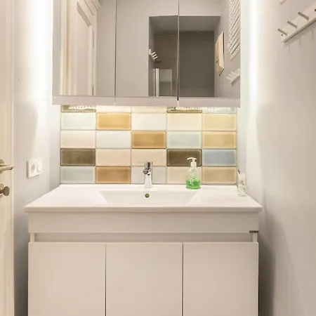 Omer Hayyam Apartment